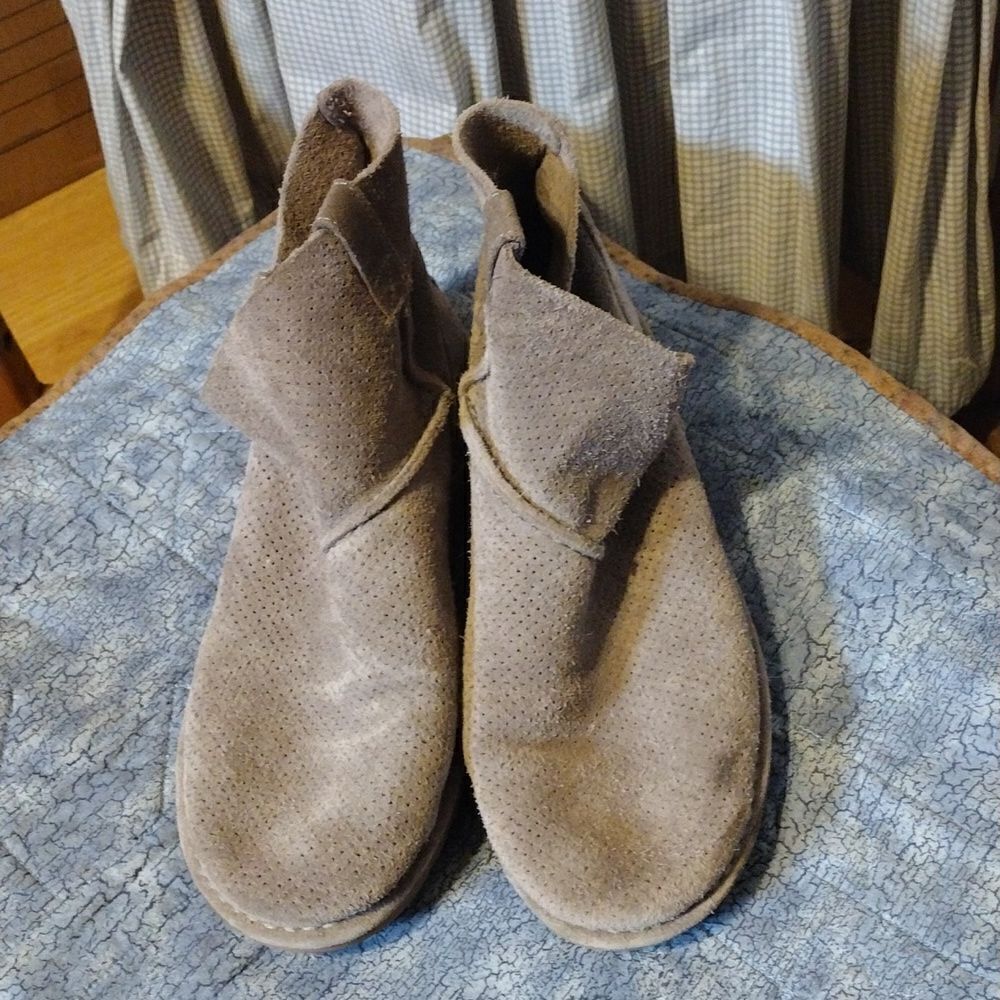 Ugg suede ankle boot